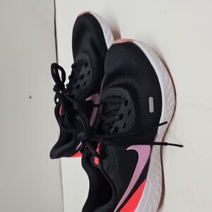 Nike black & white women sneaker shoes size 6